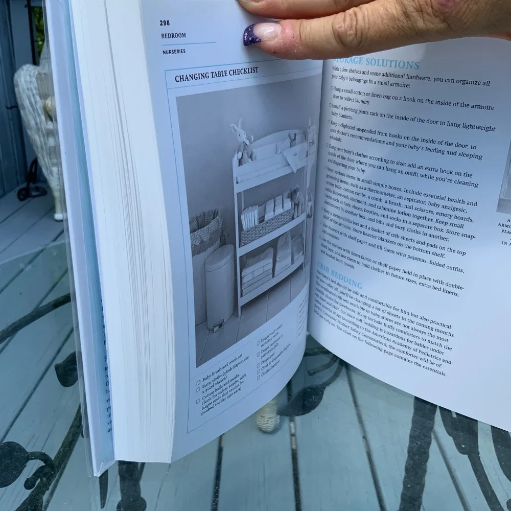 Martha Stewart Homekeeping Handbook Essential Guide to Caring For Your Home 2006 - Picture 4 of 6